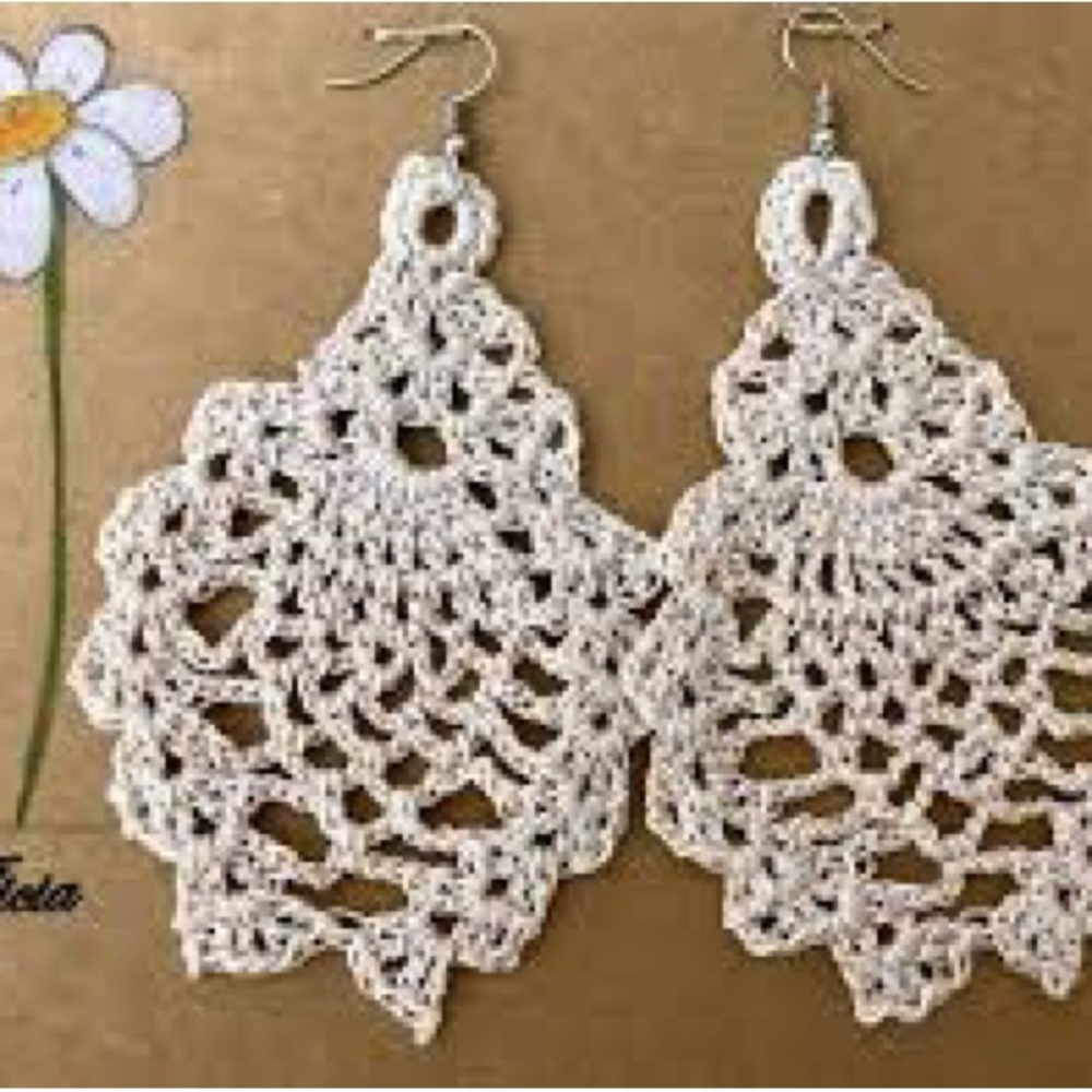 Elegant handmade crochet earrings - Picture 2 of 2